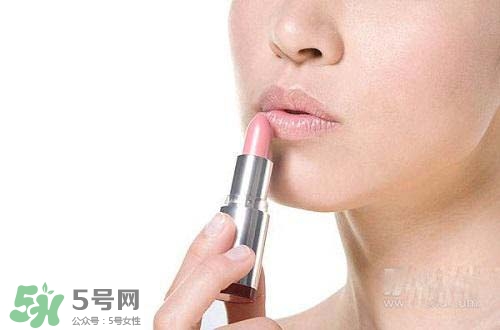 口紅過(guò)敏是怎樣的？口紅過(guò)敏怎么辦？