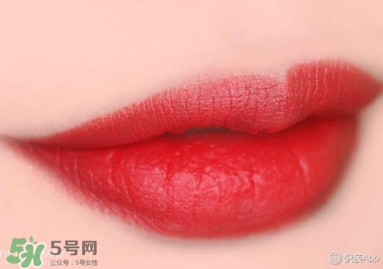 啞光口紅和珠光口紅哪個好？啞光口紅和珠光區(qū)別