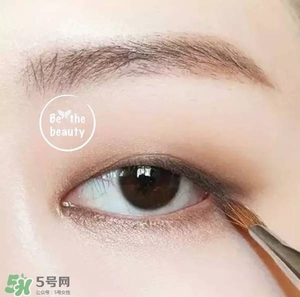啞光眼影怎么畫(huà)？啞光眼影畫(huà)法步驟圖解
