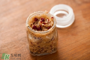 唇部磨砂膏多久用一次？唇部磨砂膏可以天天用嗎？