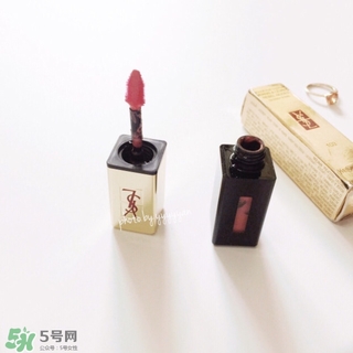 ysl鏡面唇釉和黑管唇釉哪個(gè)好？ysl鏡面唇釉和黑管唇釉區(qū)別