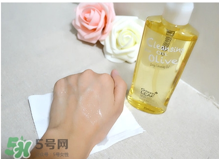 卸妝油會(huì)悶痘嗎？卸妝油會(huì)不會(huì)悶痘？