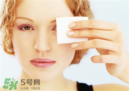 臉上長痘痘可以用bb霜嗎？用bb霜會長痘痘嗎？