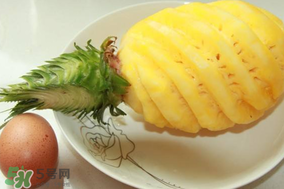 菠蘿削皮可以直接吃嗎？菠蘿削皮直接吃有毒嗎？