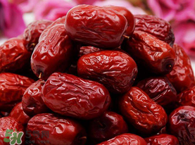 紅棗外面白色的是什么？紅棗上面有一層白的是什么東西？