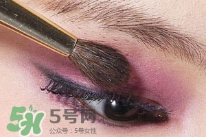 紫色腮紅適合什么口紅？紫色腮紅口紅搭配