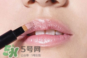 紫色腮紅適合什么口紅？紫色腮紅口紅搭配