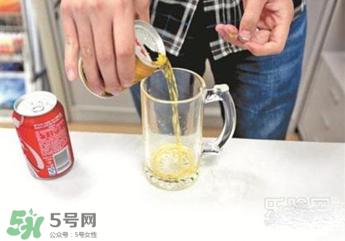 紅?？梢院涂蓸芬黄鸷葐幔考t牛和可樂一起喝的反應(yīng)