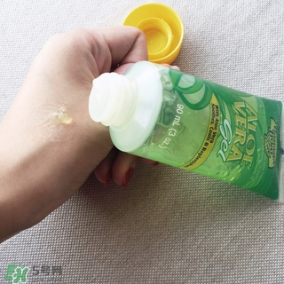 香蕉船曬后修復(fù)多少錢(qián)?香蕉船曬后修復(fù)專(zhuān)柜價(jià)格