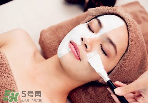 卸妝水和卸妝油的區(qū)別？卸妝水和卸妝油有什么不一樣？