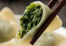 薺菜包餃子必須焯水嗎？薺菜包餃子要焯水嗎？