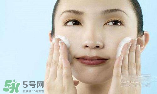 毛孔堵塞用什么洗面奶？毛孔堵塞用洗面奶注意事項(xiàng)