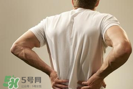 骨質(zhì)疏松會(huì)出現(xiàn)背痛嗎？骨質(zhì)疏松會(huì)引起后背疼嗎？