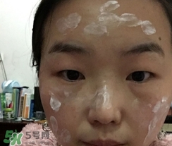 極密水光素顏霜怎么用？極密素顏霜使用方法