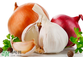 大蒜爛了一點(diǎn)還能吃嗎？大蒜爛根是怎么回事？