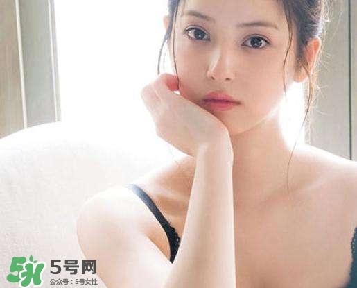 乳暈有小疙瘩是怎么回事？乳暈什么顏色正常