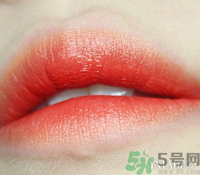 咬唇妝用什么口紅好？咬唇妝適合哪種嘴唇？
