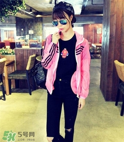 熒光色衣服怎么搭配？熒光色衣服怎么搭配好看？