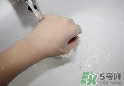 植村秀小燈泡584和784哪個(gè)白？植村秀小燈泡584和784對(duì)比
