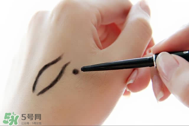 植村秀眼線筆怎么轉(zhuǎn)？植村秀如膠似漆眼線筆轉(zhuǎn)不出來