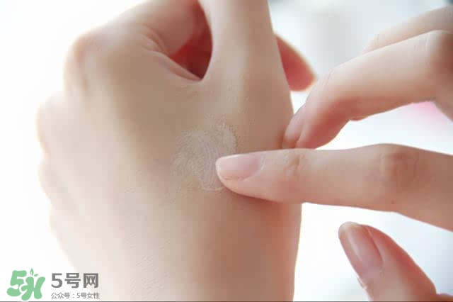 植村秀眼線筆怎么轉(zhuǎn)？植村秀如膠似漆眼線筆轉(zhuǎn)不出來