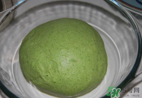 菠菜汁和面怎樣做更綠？怎么樣菠菜汁和面更綠？
