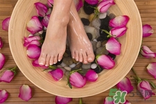 艾草泡腳治月經(jīng)不調(diào)嗎？?月經(jīng)不調(diào)能用艾草泡腳嗎？