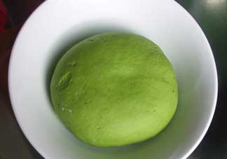 菠菜汁和面菠菜還焯嗎？菠菜汁和面需要焯水嗎？