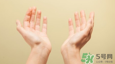 早起手心發(fā)熱怎么回事？早起手心為什么發(fā)熱？