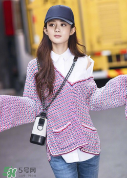 香奈兒gabrielle手袋怎么搭配？chanel gabrielle包包怎么背好看？