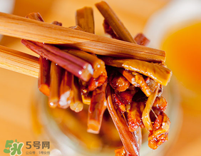 吃蕨菜會(huì)過敏嗎？皮膚過敏能吃蕨菜嗎？