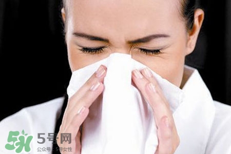 過敏性鼻炎能抽煙嗎？抽煙會使過敏性鼻炎加重嗎？