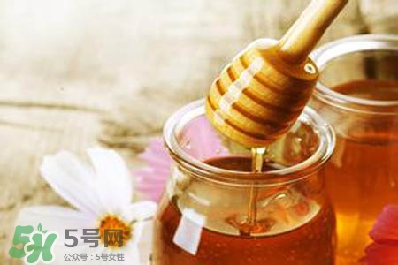 過敏性鼻炎可以吃蜂蜜嗎？過敏性鼻炎能不能吃蜂蜜？