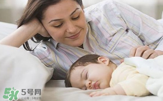 孩子為什么喜歡趴著睡覺(jué)？孩子為何老愛(ài)趴著睡