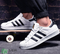 adidas貝殼頭正品多少錢？阿迪達斯貝殼頭鞋專柜價格