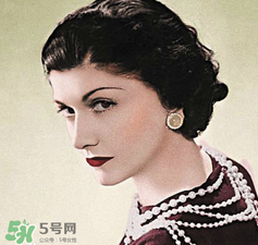 白百合長款白色外套是什么牌子？白百合長款白色外套是哪個(gè)品牌？