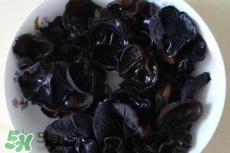 黑木耳是發(fā)物嗎？木耳屬于發(fā)物嗎？