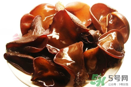 泡黑木耳用什么水泡？泡木耳用熱水還是涼水？