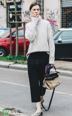 loewe puzzle怎么背好看？loewe puzzle怎么搭配好看？