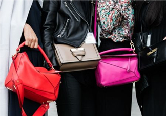 loewe puzzle怎么背好看？loewe puzzle怎么搭配好看？
