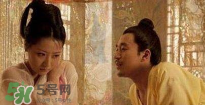 皇帝們的第一次給了誰？