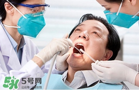 牙周炎怎么得的？牙周炎怎么引起的