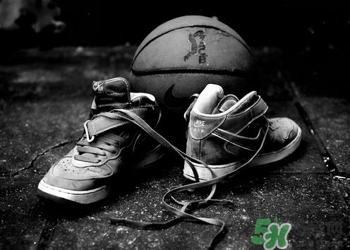 亞瑟士和耐克哪個好？asics和nike跑鞋哪個更好？