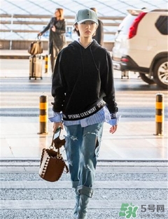 miumiu水桶包怎么搭配？miumiu水桶包怎么搭配好看？