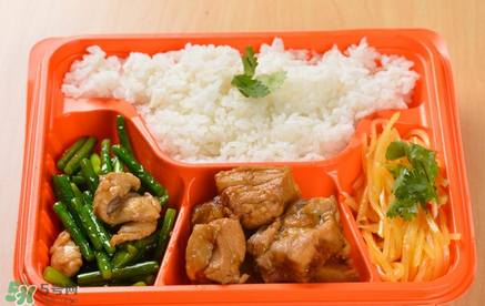 吃快餐抽兩瓶黑血是真的嗎？吃快餐血會(huì)變黑嗎？