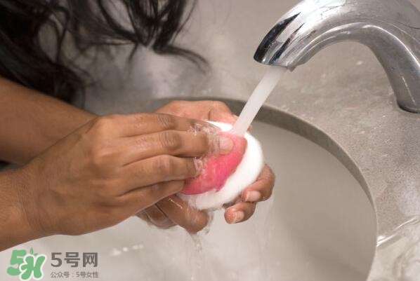 美妝蛋可以用香皂洗嗎？美妝蛋可以用肥皂洗嗎？
