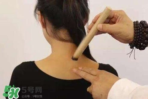 頸椎疼艾灸哪里？艾灸頸椎視頻教程