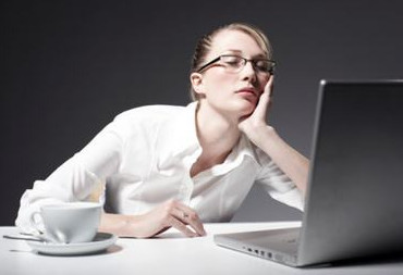 眼疲勞會引起哪些癥狀？眼疲勞會導(dǎo)致什么癥狀