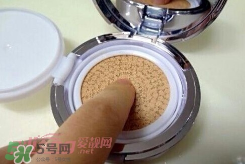 ysl蕾絲氣墊粉餅怎么用？ysl超模蕾絲氣墊粉餅使用方法