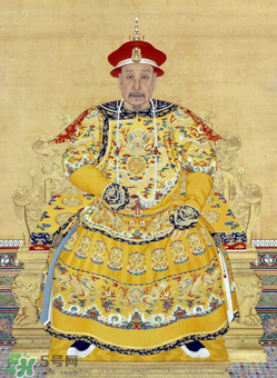 今年流行乾隆皇帝的鞋是什么鞋？乾隆皇帝的鞋就是襪子鞋嗎？